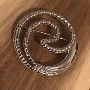 TRIFARI -‎ Vintage Silver Tone Spiral Swirl Circle Brooch
